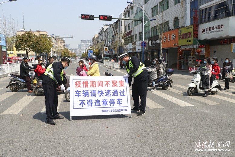 縣公安局對學(xué)校周邊路段實(shí)行交通管制