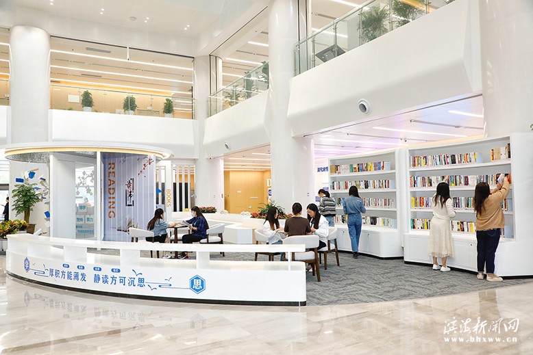 縣政務服務中心城市書吧