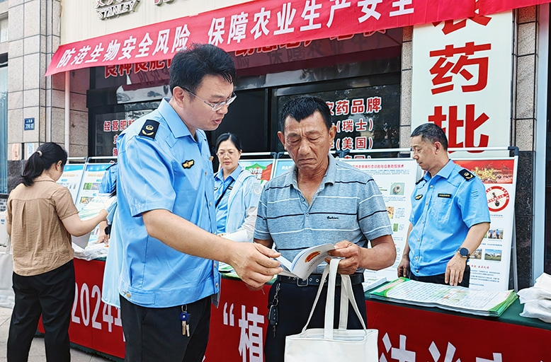 縣農(nóng)業(yè)農(nóng)村局宣傳普及植保植檢法律法規(guī)知識
