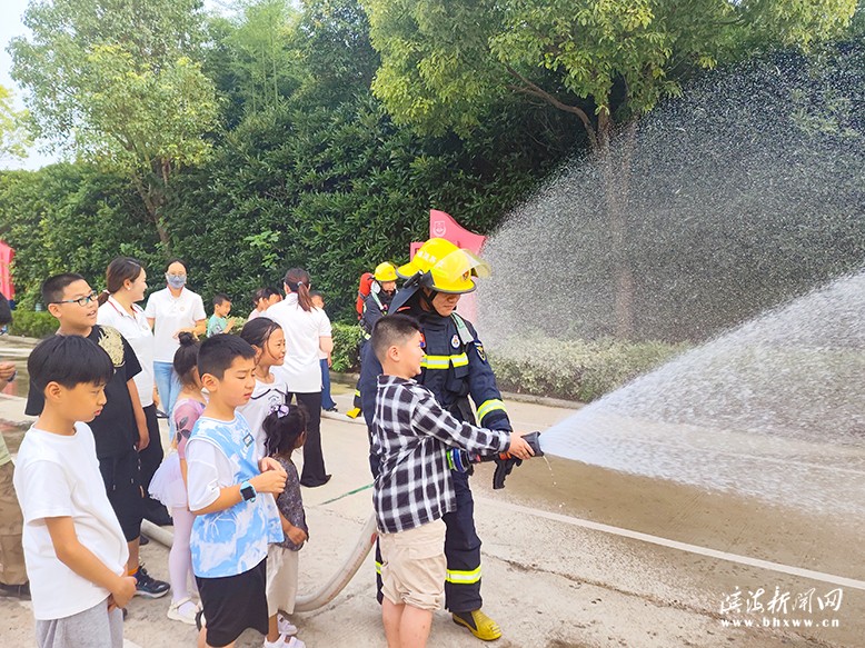“七彩的夏日——‘童’行消防站，致敬火焰藍(lán)”研學(xué)活動