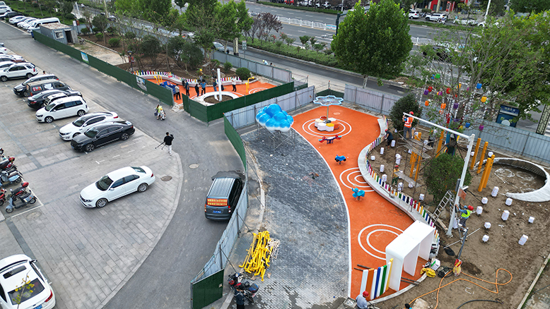 縣城彩虹“口袋公園”建設(shè)現(xiàn)場